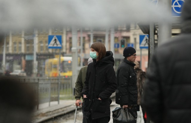 17.02.2016 wroclawswinska grypa we wroclawiu jest coraz wiecej zachorowan na swinska grype maseczka jak sie uchronic w tlumie choroba medycyna gazeta wroclawskatomasz holod / polska press