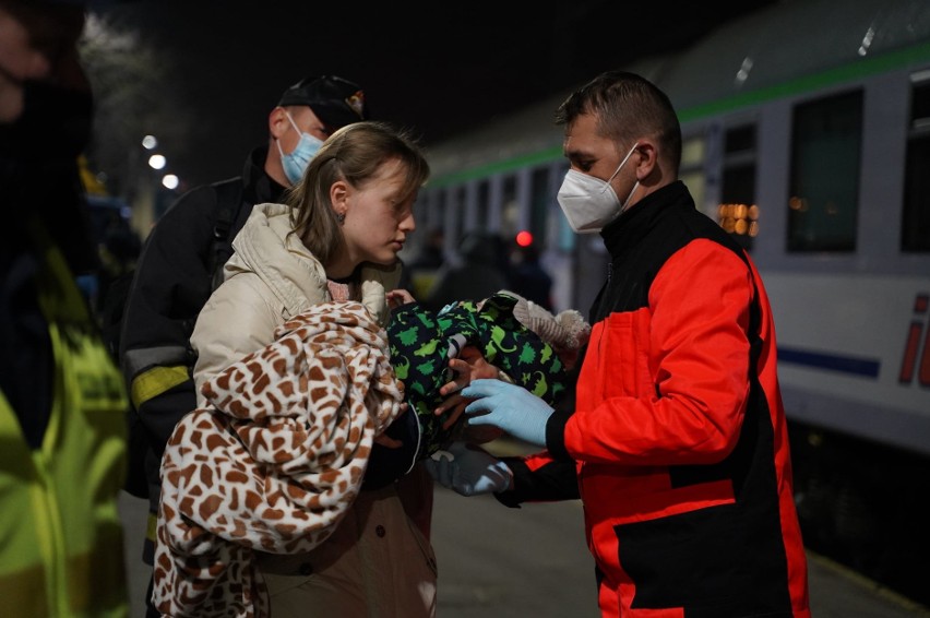 Chore dzieci z Ukrainy trafiły do Kielc w sobotę, 12 marca w...