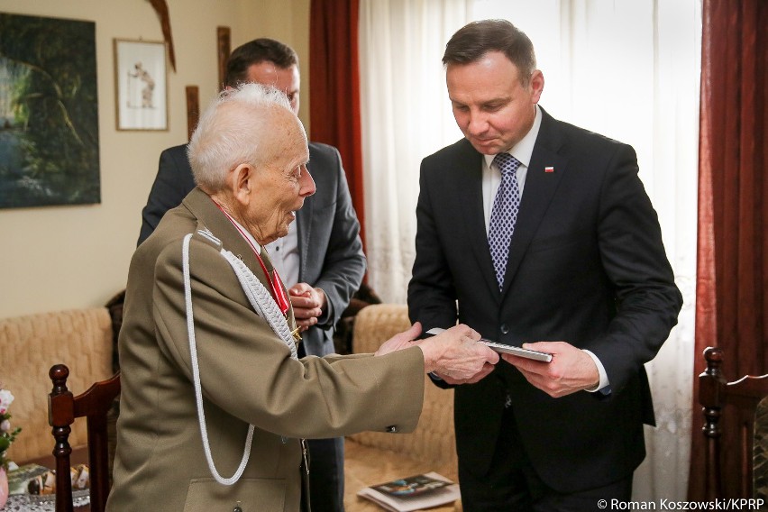 Prezydent Andrzej Duda świętował urodziny płk. Bieńkowicza. Odwiedził powiat krakowski