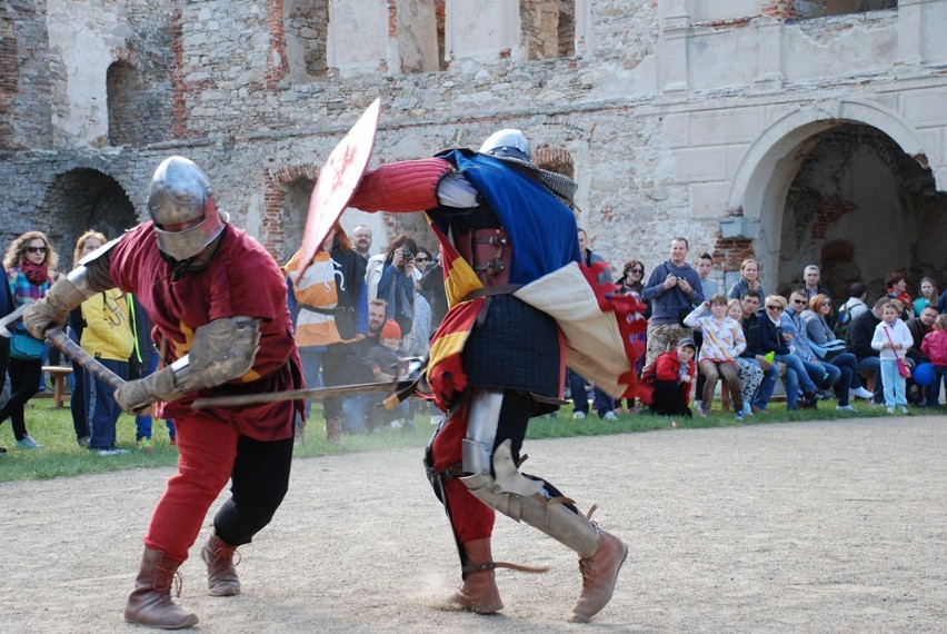 III Gala Walk Rycerskich na Zamku Krzyżtopór w Ujeździe w niedzielę, 13 sierpnia. Będą walki rycerskie i historyczne stoiska 