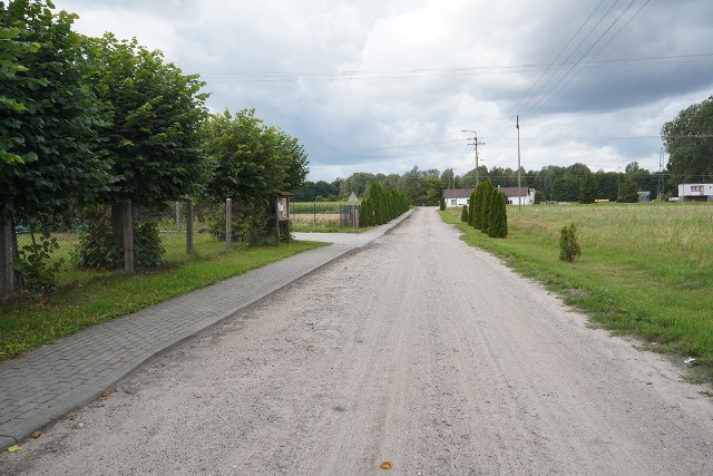 Na kilometrowym odcinku drogi w Świdwiu pojawi się asfalt.
