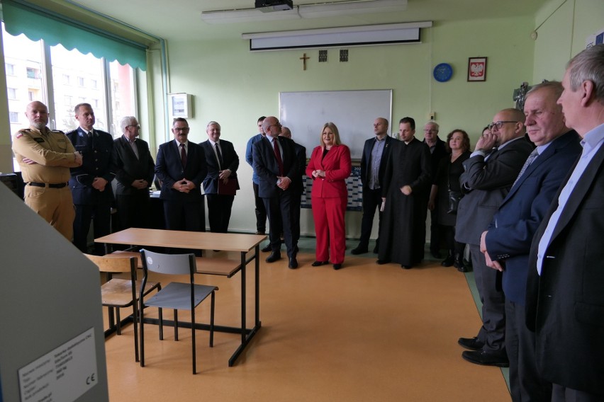 Ekopracownia i wirtualna strzelnica zostały otwarte w Zespole Szkół Ogólnokształcących i Technicznych w Lipsku 