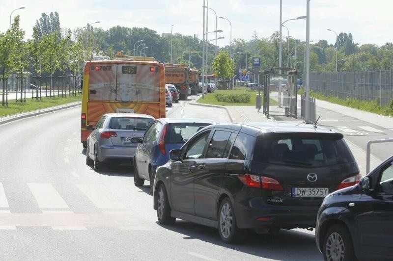 Ważne ulice miasta były zamknięte. Wszystko przez kolarzy (ZDJĘCIA)