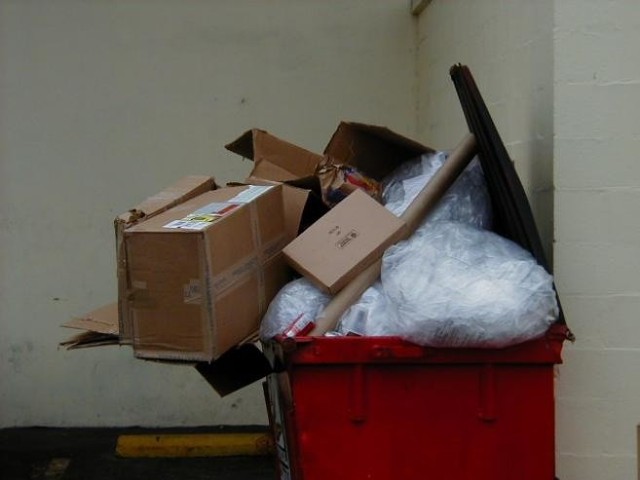 Firmy odbierające śmieci w Białymstoku nie chcą płacić za swoje błędy