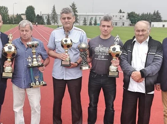 Na zdjęciu od lewej: zwycięzca Adam Sokołowski, Stefan Śliwa (3. miejsce), Aleksander Gąciarz i prezes Stowarzyszenia Super Kibic Stanisław Sienkiewicz