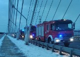 Plama ropy na Wisłoku. Strażacy przy moście Mazowieckiego w Rzeszowie [ZDJĘCIA INTERNAUTY]