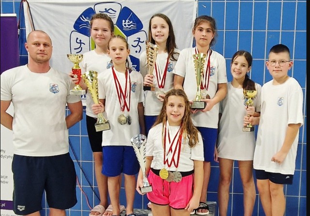 Na II Zimowych Mistrzostwach Polski w Ratownictwie Wodnym Młodzików Młodszych zawodnicy Klubu Sportowego Shark Team Słupsk zdobyli 12 medali i 6 pucharów.