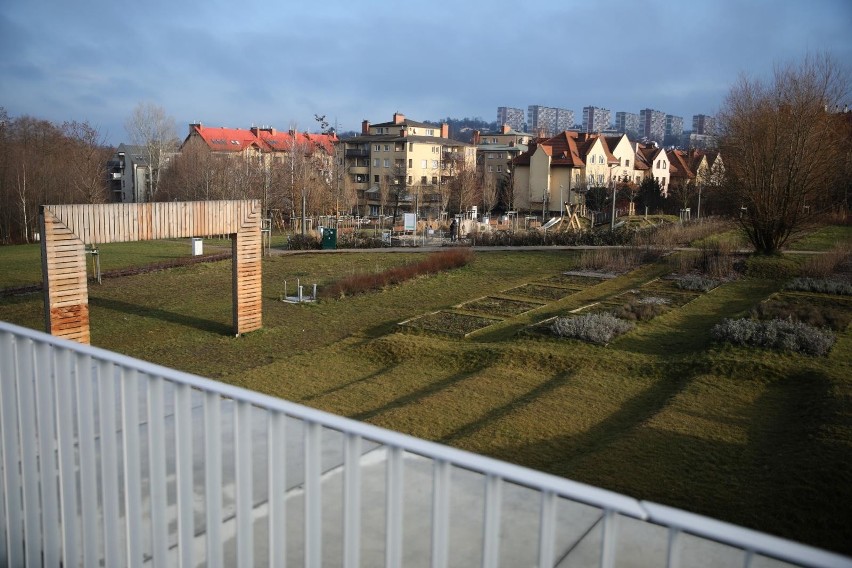 Kraków. Park Reduta: mieszkańcy zwracają uwagę na nieczynny pawilon [ZDJĘCIA]