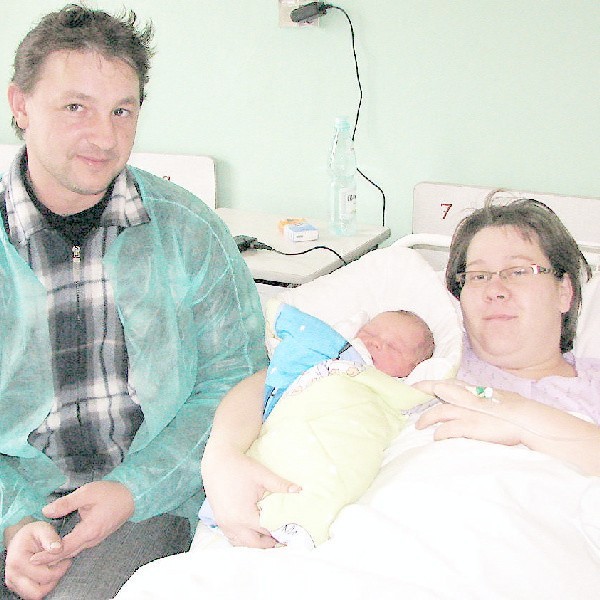Małgorzata i Piotr Bednarscy z Gruty zdecydowali, że ich syn Dawid urodzi się w wąbrzeskim szpitalu. Chłopiec przyszedł na świat 6 stycznia i jest jednym z pierwszych dzieci urodzonych w Wąbrzeźnie w tym roku.