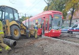 Makabra na granicy Zabrza i Rudy Śląskiej. Rura zmiażdżyła mężczyznę. Zablokowane jest torowisko tramwajowe, służby na miejscu