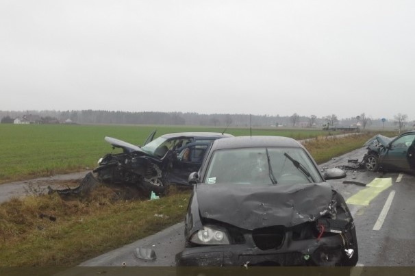 Zderzyły się trzy samochody osobowe. Na Drodze Wojewódzkiej...