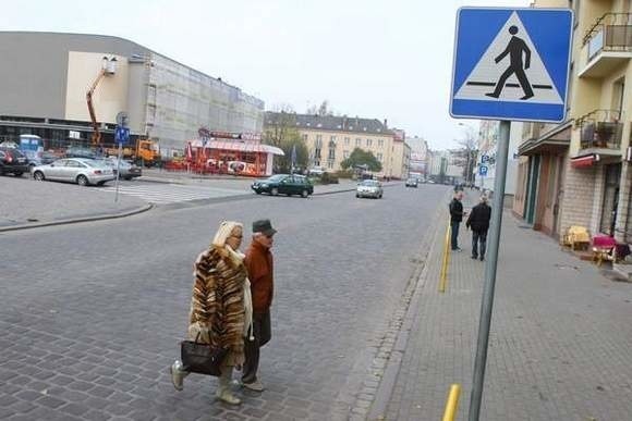 Mieszkańcy okolicznych bloków na Grodzkiej twierdzą, że kierowcy jeżdżą zbyt szybko.