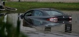 Eksperci: rynek może zostać zalany autami po powodzi. Jak sprawdzić samochód przed kupnem?