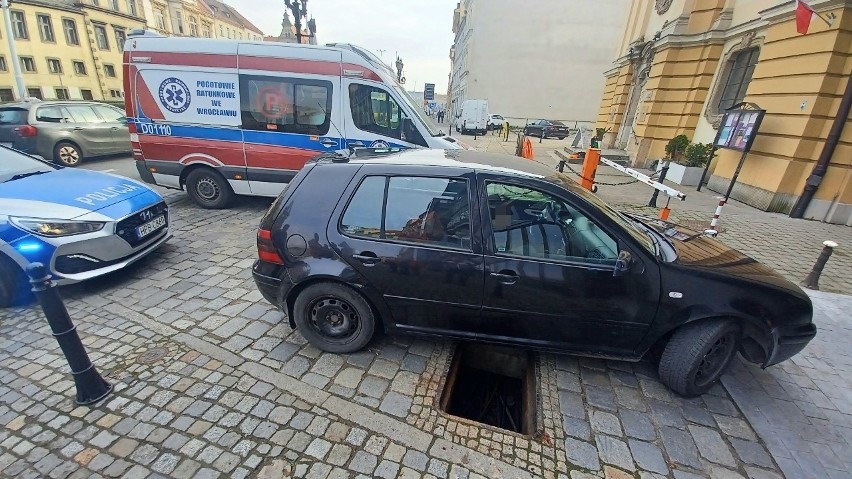 Koszmarny wypadek we Wrocławiu. Auto przejechało mężczyznę...