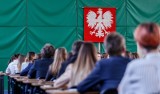 Matura 2020 i egzamin ósmoklasisty 2020 przełożone. Uczniowie po świętach nie wrócą do szkół. Nowe terminy w czerwcu 2020 [9.04.2020]