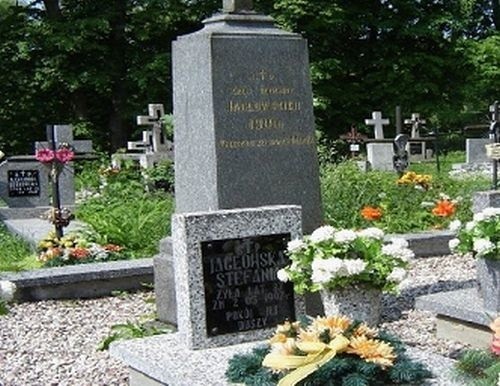Cmentarz w Bargłowie -  grób rodzinny Jagłowskich, w którym spoczywa Pani Stefania Jagłowska