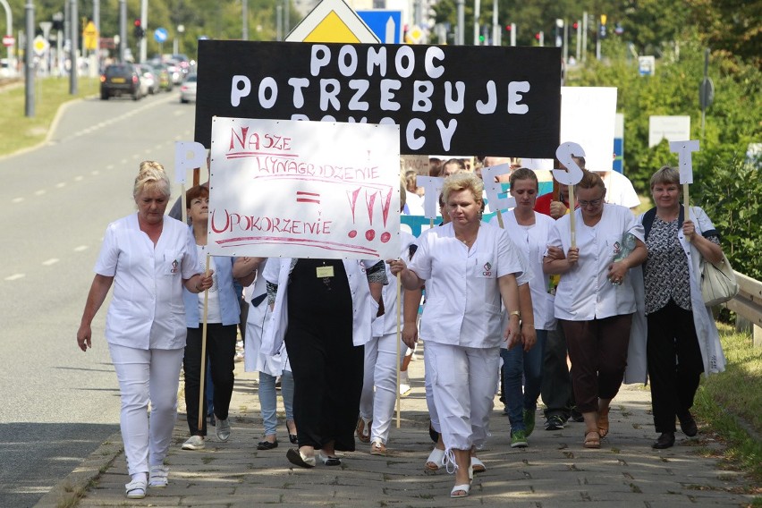 Protest na Przybyszewskiego w Łodzi. Pracownicy Centrum...