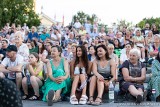 Spektakl "Rewia" teatru Pijana Sypialnia w ramach Ulicy Teatralne Radomiu. Zobacz wideo i nowe zdjęcia