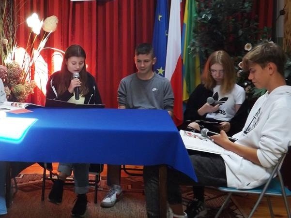 Ostrołęka. Narodowe Czytanie w II Społecznym Liceum Ogólnokształcącym