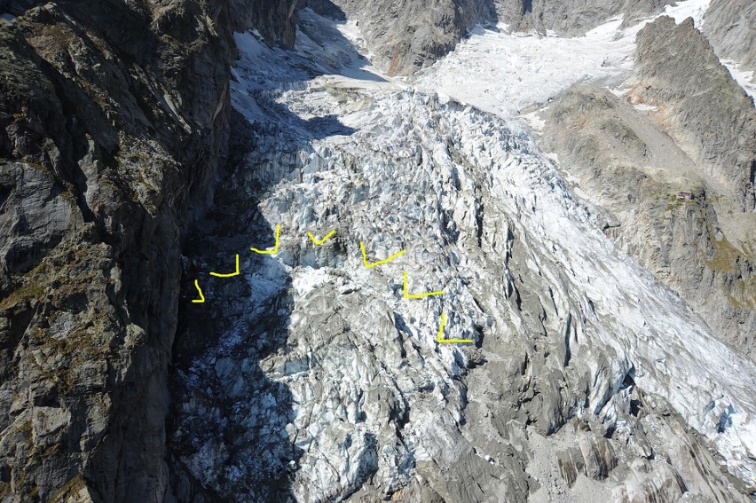 Masyw Mont Blanc: Lodowiec Planpincieux może runąć? Ewakuowano mieszkańców włoskiej miejscowości [WIDEO]