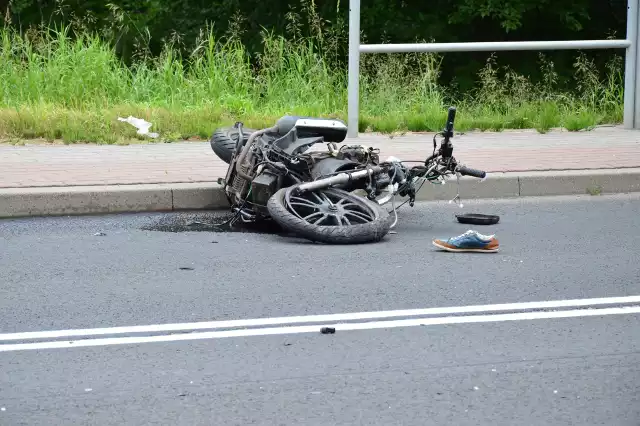 Do tragicznego w skutkach wypadku doszło w piątkowe przedpołudnie na drodze krajowej nr 11 w miejscowości Kłanino.Doszło do zderzenia samochodu osobowego z motocyklem. Motocyklista poniósł śmierć na miejscu.Droga jest zablokowana.