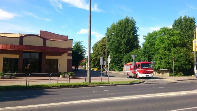 W sobotę po godz. 15 policja została poinformowana przez pracownika dozoru CH Manhatan przy ul. Wileńskiej w Słupsku, że ktoś grozi detonacją bomby na terenie obiektu.