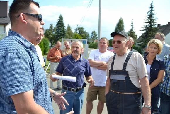 W sierpniu 2014 r. mieszkańcy Antoniowa, Schodni i Ozimka protestowali, ponieważ życie uprzykrzał im smród ze słonecznej suszarni odpadów ściekowych w Antoniowie, która powstała w ubiegłym roku.