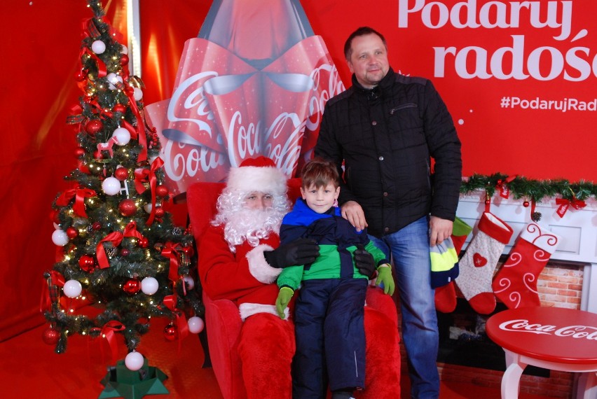 Katowice: Ciężarówki Coca-Coli pod Spodkiem [ZDJĘCIA]