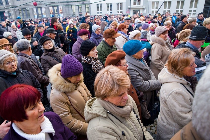 Białystok. Wigilia Miejska 2015. Rozdali 12 tys. pierogów (zdjęcia, wideo)