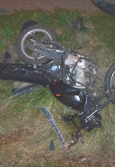 Pow. wyszkowski. 15-letni motocyklista bez uprawnień poszkodowany w wypadku w Somiance. 10.12.2020. Zdjęcia