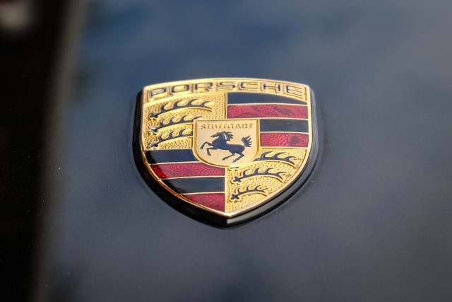 Rajd porsche cayenne po chodniku przy Skłodowskiej w Białymstoku. Bo były korki