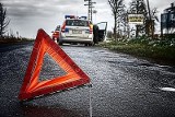 Autobus wjechał w ogrodzenie domu w Kamieńcu