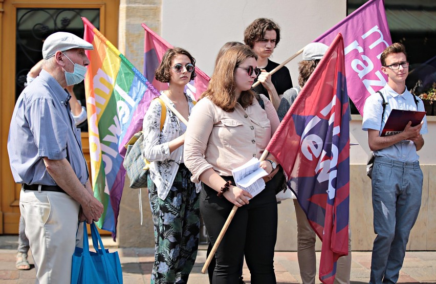 "W solidarności z Afganistanem". Pikieta pod konsulatem generalnym USA w Krakowie [ZDJĘCIA]