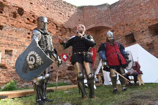 Festyn historyczny na Zamku Dybowskim w Toruniu [zdjęcia]Na zdjęciu: pokaz szkoły fechtunku.Wideo: Prognoza pogodyźródło: TVN Meteo Active/x-news