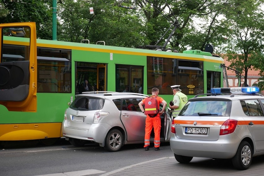 Wypadek na Grunwaldzkiej. Auto wjechało w tramwaj....