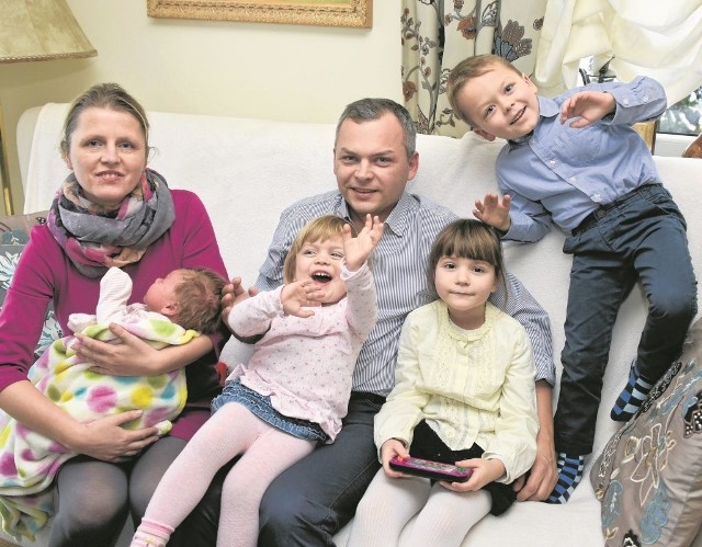 Nie możemy się doczekać wsparcia - mówią Anna i Marek Skrypkowie. Na zdjęciu, Bartuś, Natalka i mała Basia.  17 grudnia 2015 roku urodziła się im siostrzyczka - Antosia