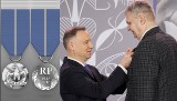 Prezydent Andrzej Duda wręczył Medale Stulecia Odzyskanej Niepodległości. Wśród wyróżnionych białostocki prof. Oleg Łatyszonek