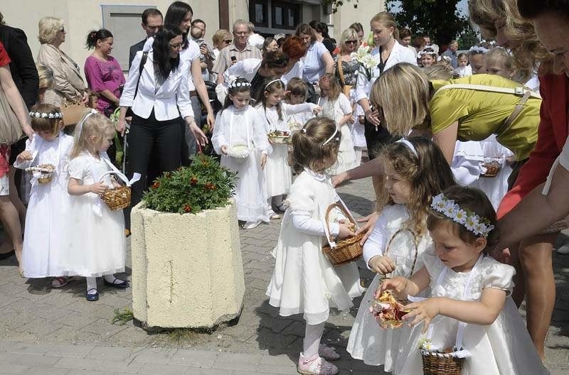 Procesja Bożego Ciała  w parafii św Jadwigi Królowej w...