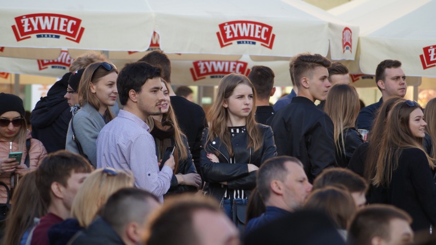 Rybnik oszalał! Dzikie tłumy na koncercie Miuosha i O.S.TR.