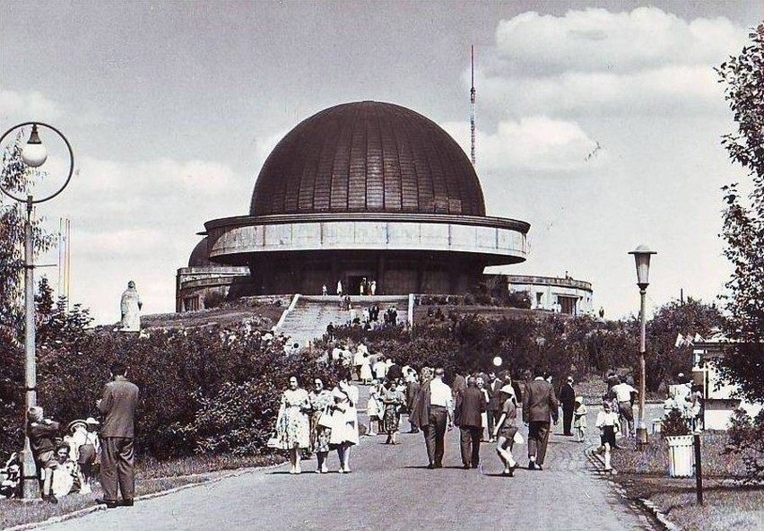 Zobaczcie archiwalne zdjęcia Planetarium Śląskiego!...