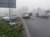 Wypadek na obwodnicy Staszowa. Zderzyły się trzy samochody. Pięć osób trafiło do szpitala. Zobaczcie zdjęcia