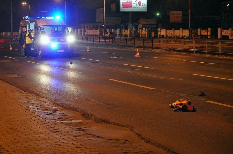 Wypadek na Piłsudskiego - kobieta potrącona przez opla