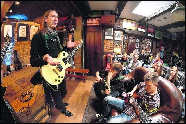 Krzysztof Toczko prowadzi darmowe muzyczne warsztaty gitarowe w Hard Rock Pubie „Pamela”. Najbliższe spotkanie już 28 lipca 