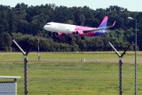 Awaryjne lądowanie samolotu Wizz Air w Pyrzowicach, w samolot uderzył piorun! Pasażerowie lecieli z Krakowa do Birmingham