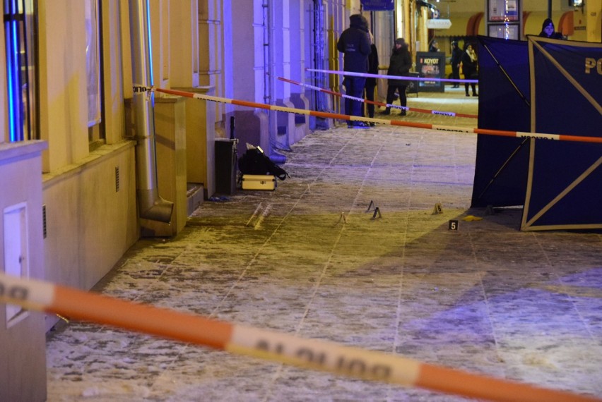 Nożownik zaatakował dwóch mężczyzn przy ul. Narutowicza w Lublinie. Jeden z nich zmarł (ZDJĘCIA)     