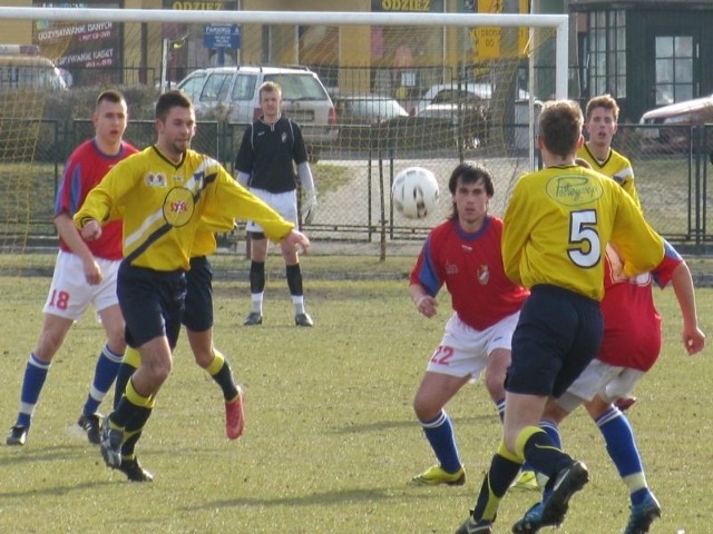 W spotkaniu III ligi Pomorze, Orleta Reda przegraly z Gryfem 95 Slupsk 0:1 (0:0).
