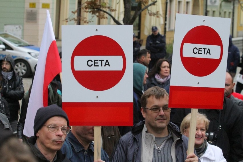 Protest na Rynku przeciwko TTIP i CETA