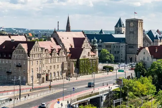 Poznań z początkiem maja się zazielenił. Jak wygląda miasto z dachów najwyższych budynków? Zobacz stolicę Wielkopolski z lotu ptaka!Zobacz kolejne zdjęcie --->