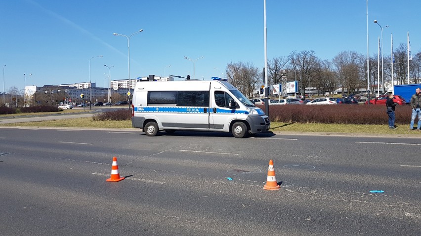 Tragiczny wypadek na Sikorskiego. Starsza kobieta potrącona...