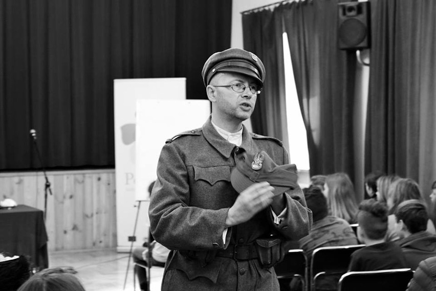 Ponad 100 uczniów z gminy Pińczów wysłuchało opowieści o Legionach Piłsudskiego jak i o samym komendancie [ZDJĘCIA]